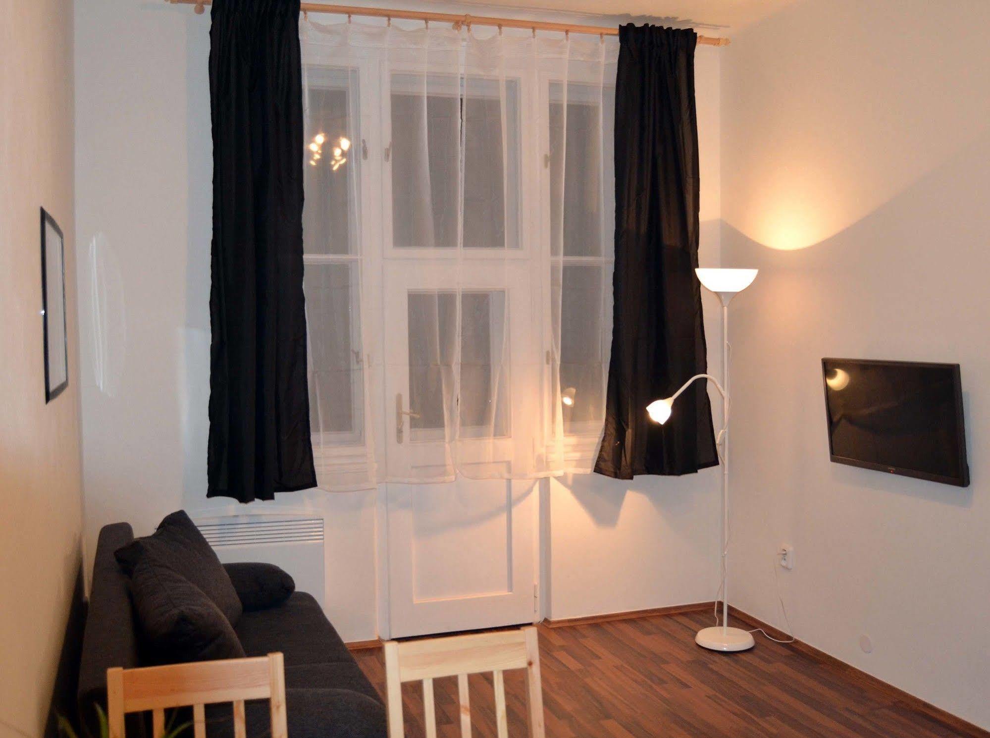 Jezerka Apartments Prag Exterior foto