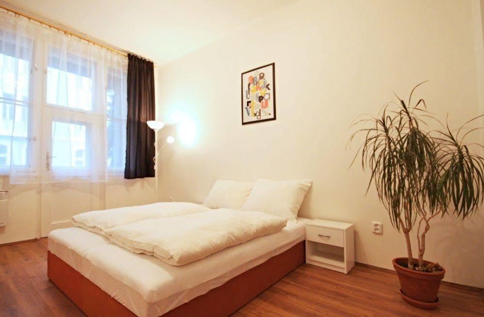 Jezerka Apartments Prag Exterior foto