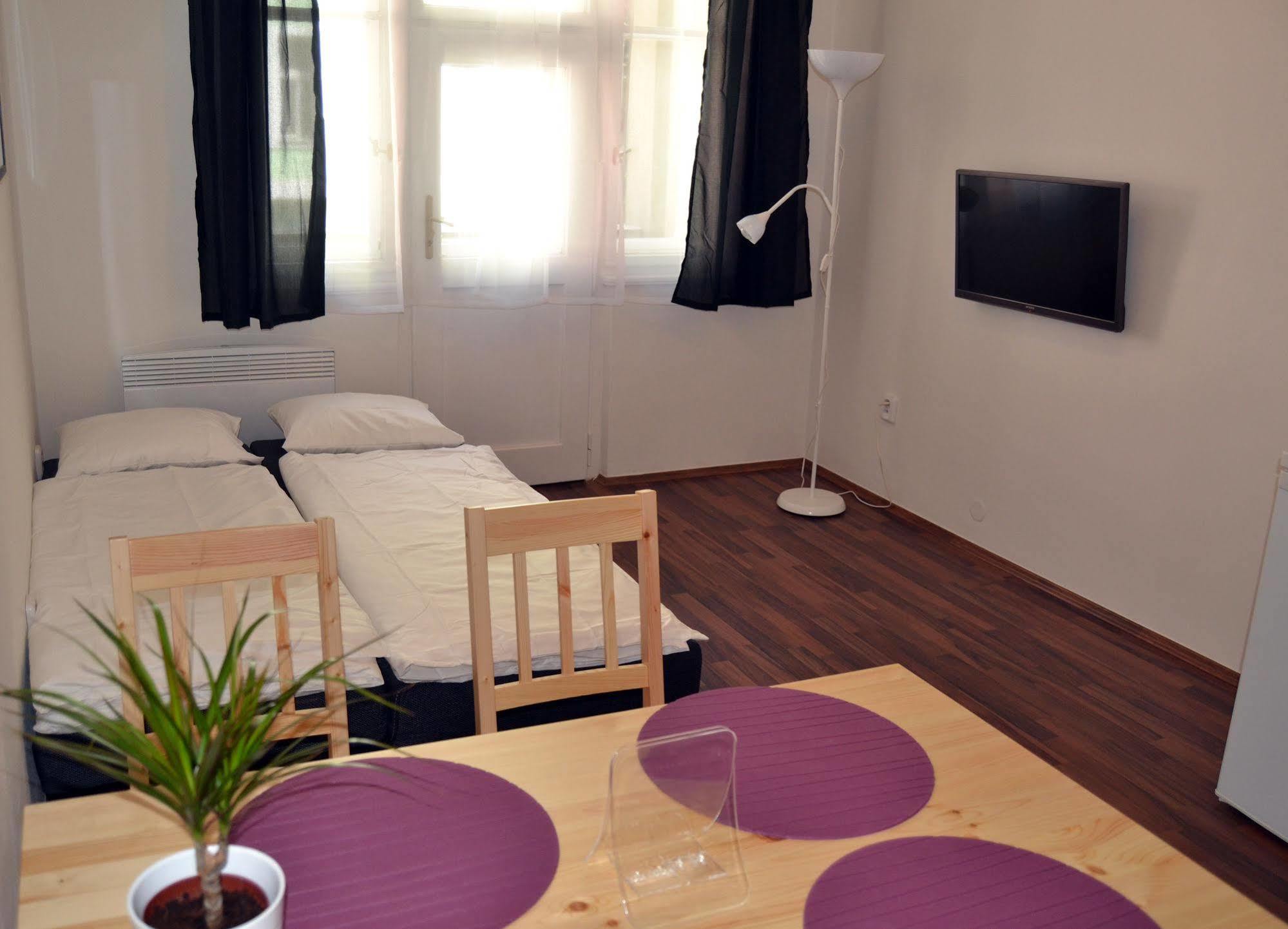 Jezerka Apartments Prag Exterior foto