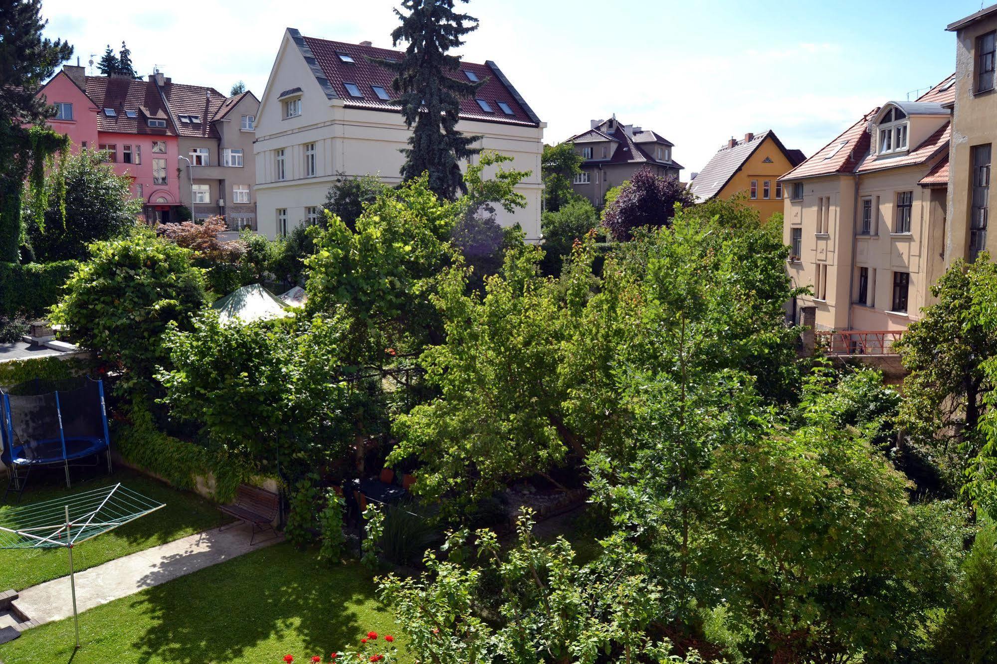 Jezerka Apartments Prag Exterior foto